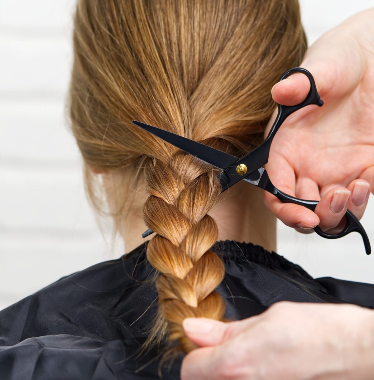 Donație păr – Unde se poate dona păr pentru bolnavii de cancer?